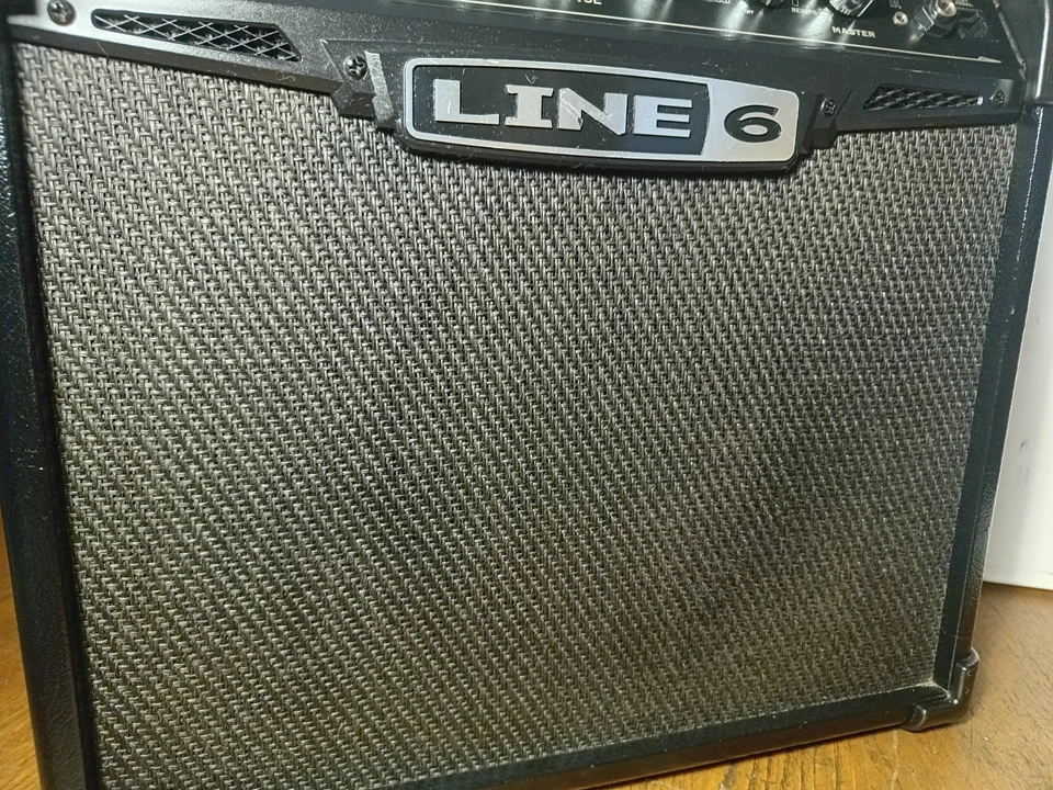 Line 6 Spider iv 15W Guitar Amplifier 8" Digital Modelling Effects SERVICED*  - Image 2 of 4