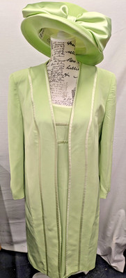 Dreiteiliges hellgrünes Kleid und Jacke Set mit Hut (Brautmutter).
