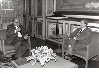 Pressefoto.AM21184.24x18 cm ca.1991.François Mitterrand.Doktor Cor