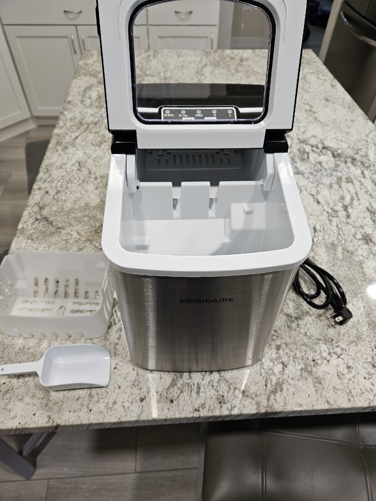 Frigidaire EFIC121SS 26 lbs Countertop Portable Ice Maker Stainless