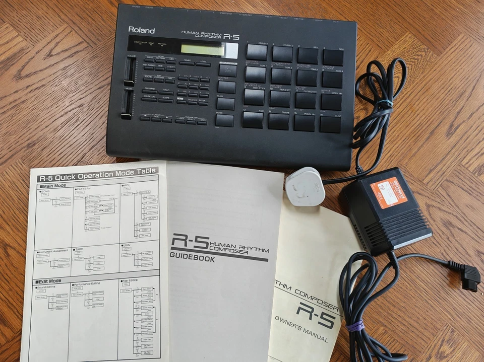 Roland R-5 Drum Machine with Power Supply & Manuals. Home use, Great Condition. - Image 2 of 4