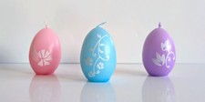 Set – 3 x KERZE ‚Osterei‘ mit Blumenmotiv | Flieder / Rosa / Türkis | Wachs