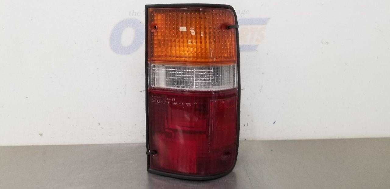 93 TOYOTA PICKUP TAIL LIGHT LAMP RIGHT PASSENGER