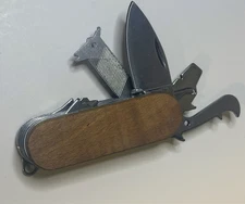 Kikkerland Animal Multi Tool 7-in-1 – Hippo, Rhino, Giraffe – Wood Handle - Gift