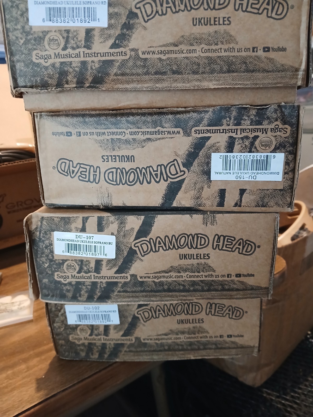 Soprano ukes by diamond head,2 -red, 1-blue ,1 nat brown comes with bag FREE SHI