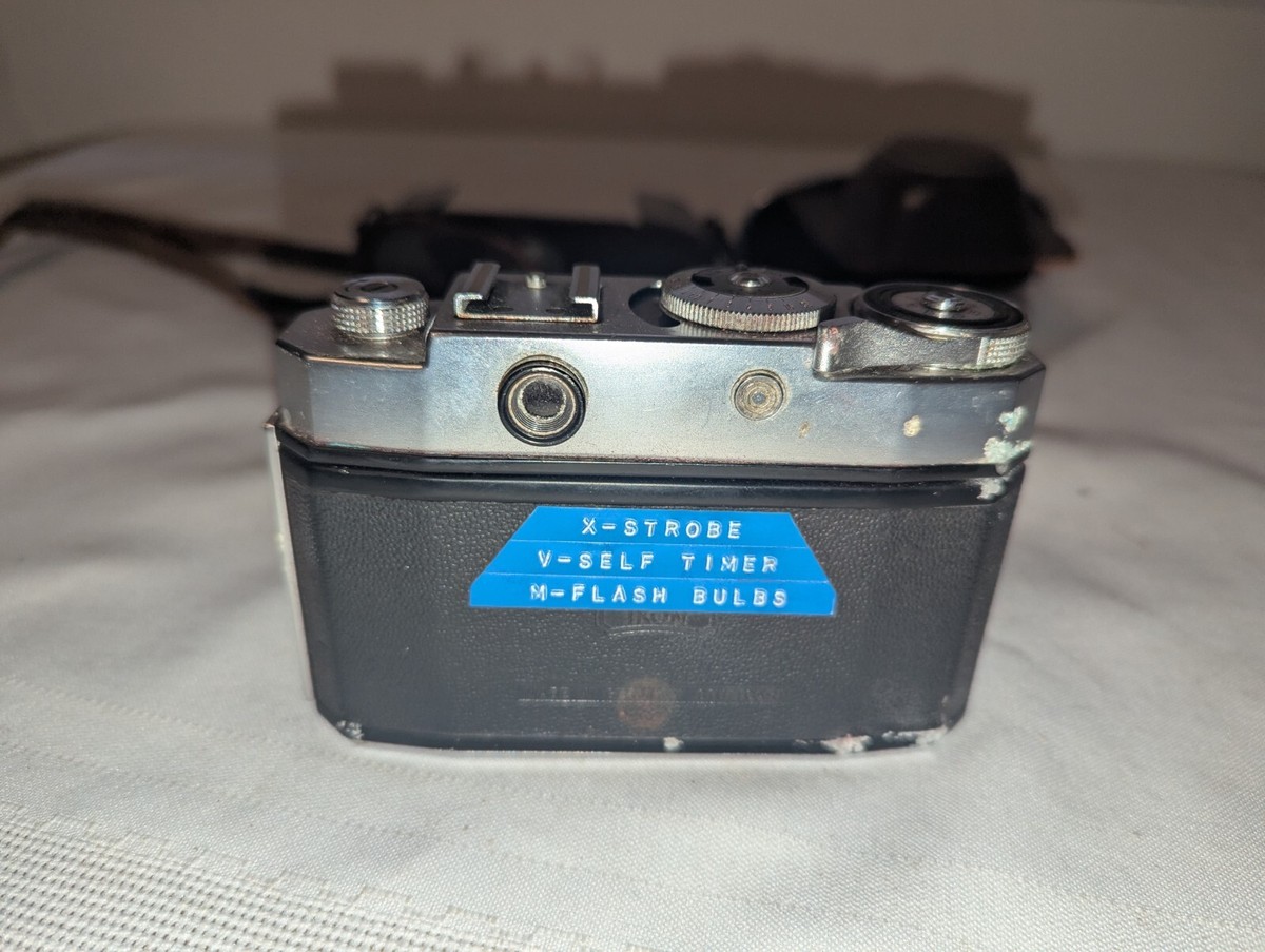 Vintage Zeiss Ikon German Camera w/ 45mm f/2.8 lens and Case