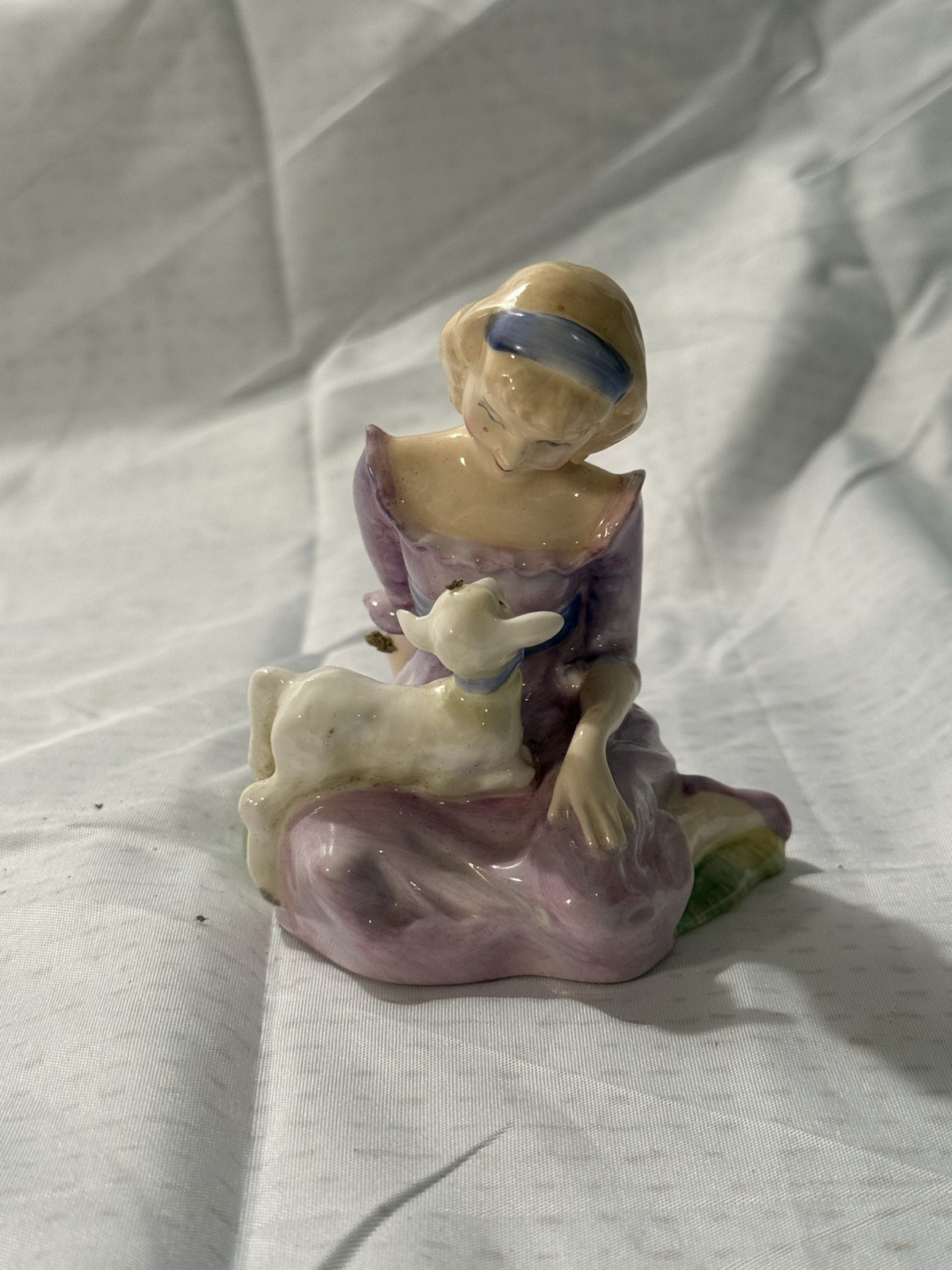 VINTAGE Figurine ROYAL DOULTON Porcelain MARY HAD A LITTLE LAMB HN2048