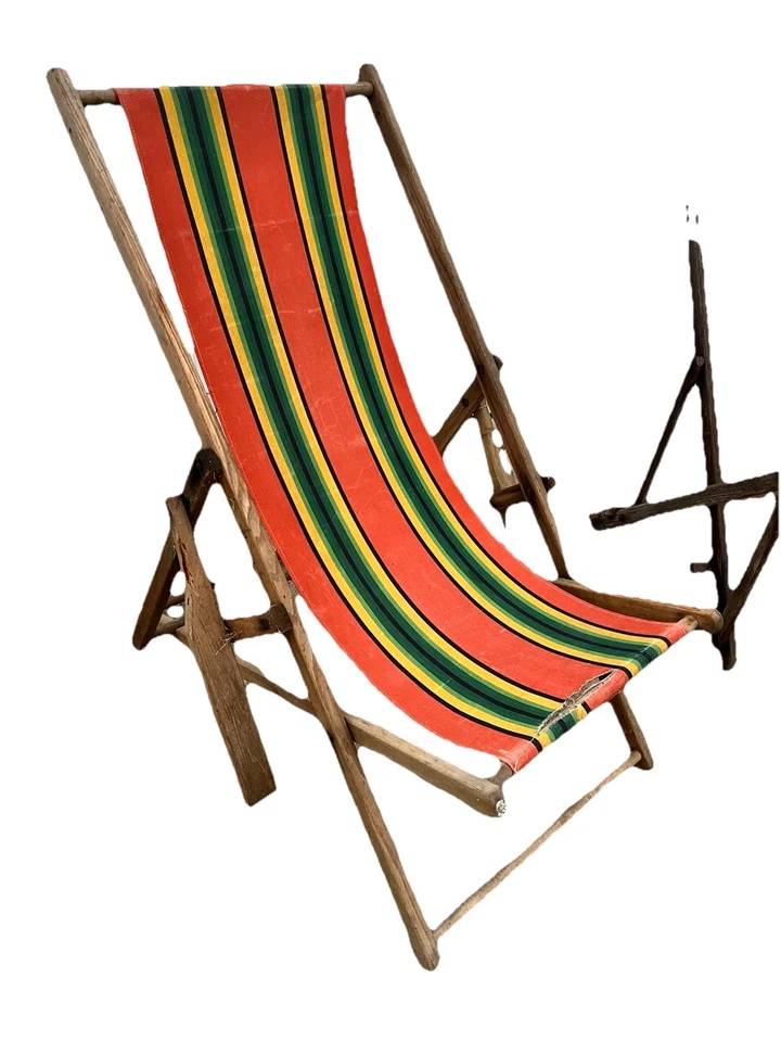 Par de sillones plegables vintage de lona de madera con uno sin lona Foto 2 de 4