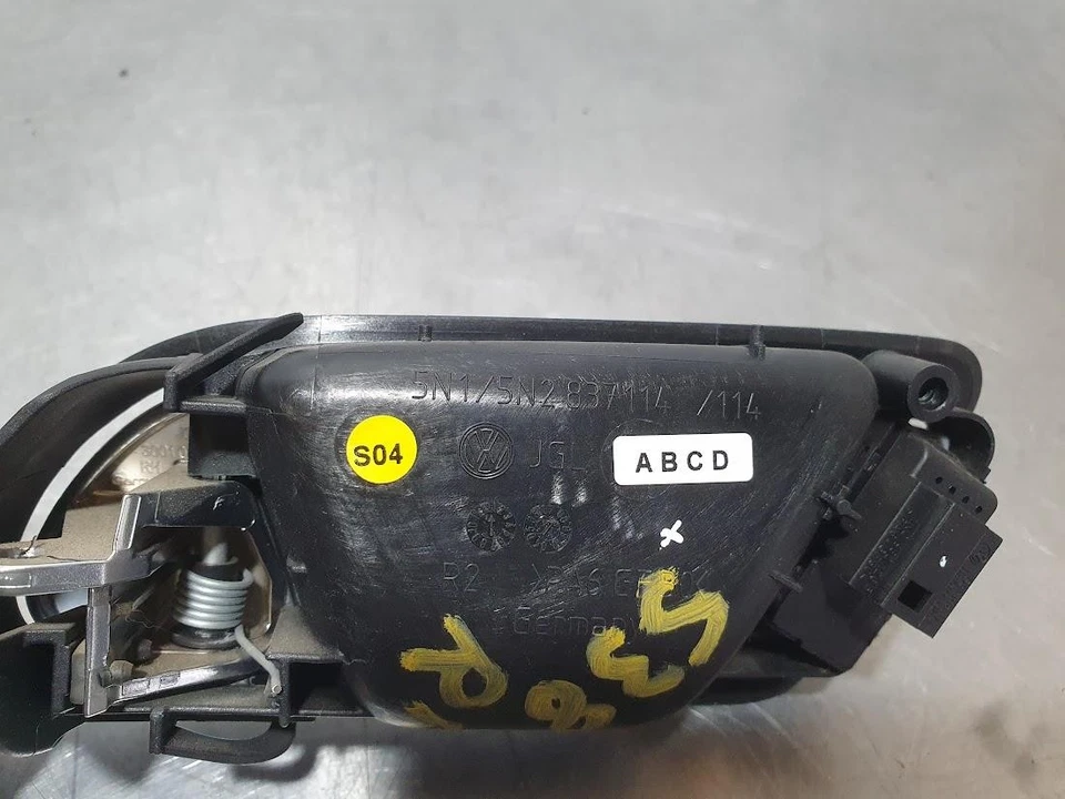 VOLKSWAGEN TIGUAN DOOR HANDLE INNER, RH FRONT, 5N, 05/08-06/11 5N2837114 - Image 3 of 4