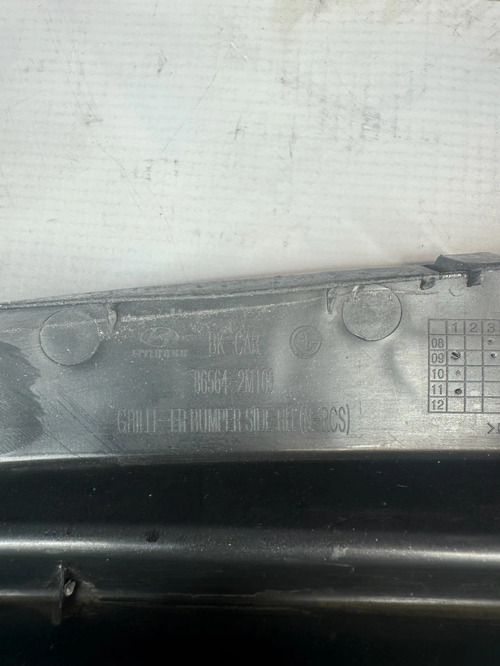 Cubierta de rejilla de parachoques delantero derecho Hyundai Genesis 2010-2012 cupé 86564-2M100 Foto 2 de 3