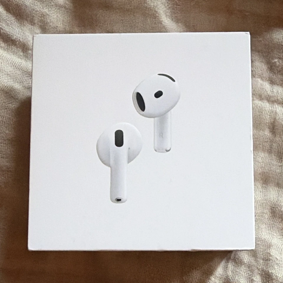 Apple AirPods 5 In-Ear Bluetooth Earbuds with Wireless Charging Case White., photo 1 of 5