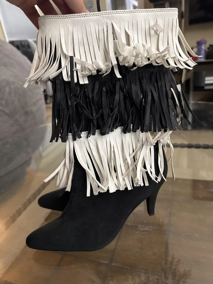 Botas Ashro femininas tamanho 8.5 preto branco franja biqueira pontiaguda salto elegante - Imagem 3 de 4