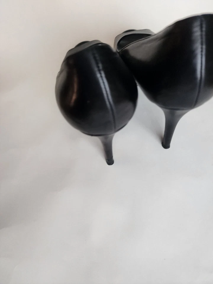Vera Wang Lavanda 9.5 o 41 Cuero Negro Puntera Abierta Tacones Foto 4 de 4