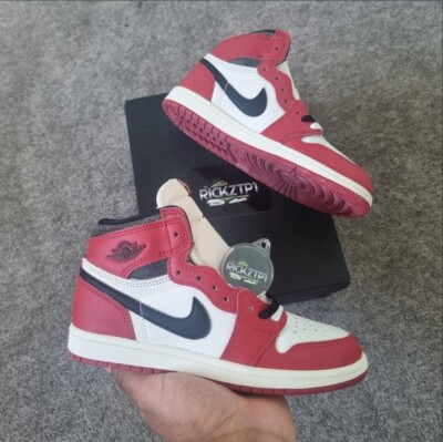Air Jordan 1 Retro High OG (PS) 'Chicago Lost & Found' Varsity...