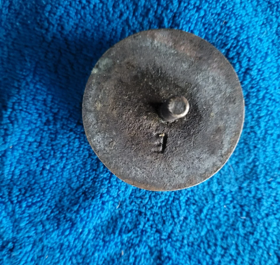 ANCIENNE GROSSE POIGNEE RONDE DE PORTE EN FONTE ET LAITON DANS SON JUS - Photo 4/4