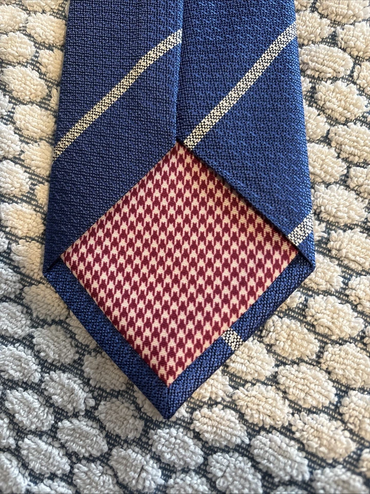 Corbata para hombre Charles Tyrwhitt azul seda blanco/plateado rayas Londres rosa espalda Foto 3 de 4