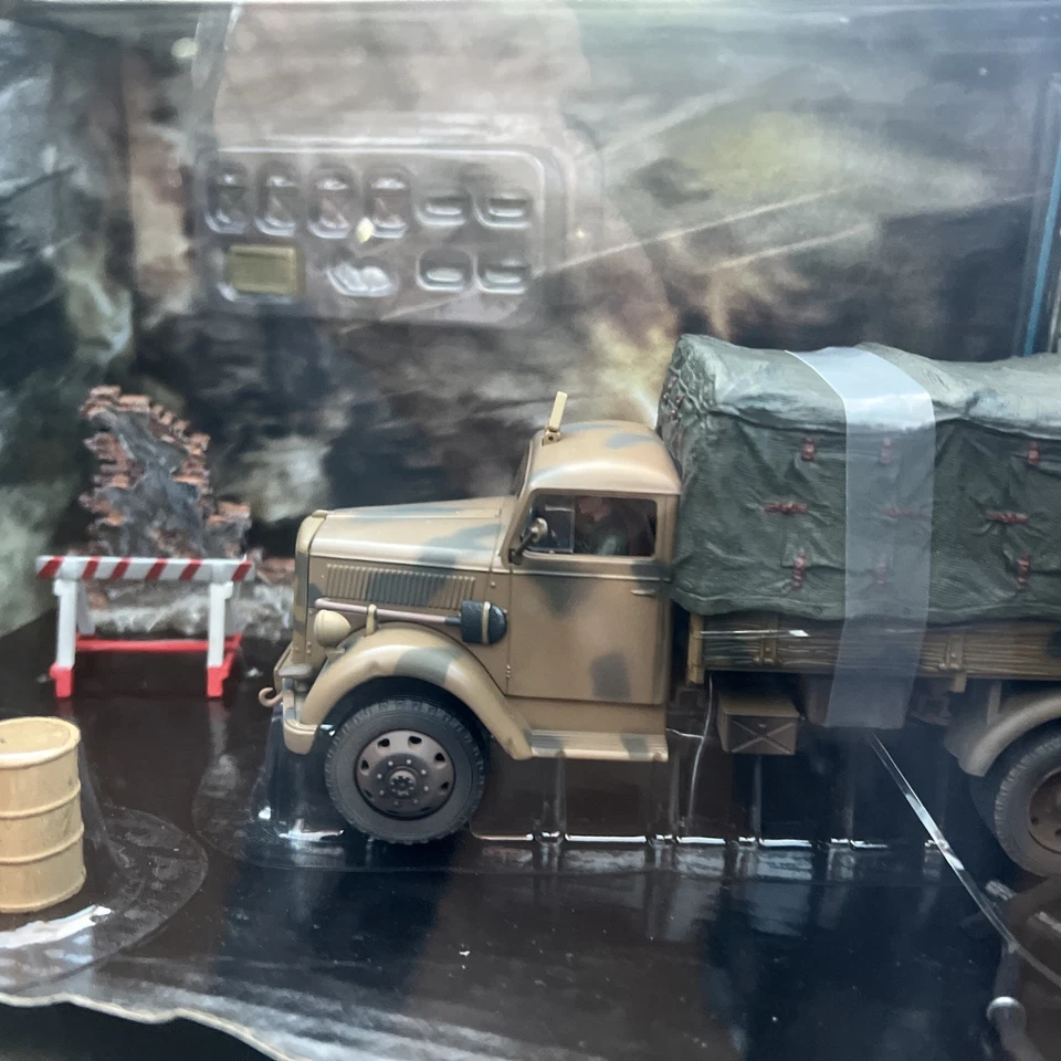 Forces of Valor German 3ton Cargo Truck 1/32 Die cast Enthusiast Edition - Image 3 of 3