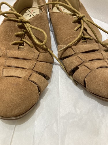 Isaac Mizrahi Live 8.5 M Comfort Flat Lace Up Suede Like Tan Shoes NWOTS No Box - Picture 3 of 12