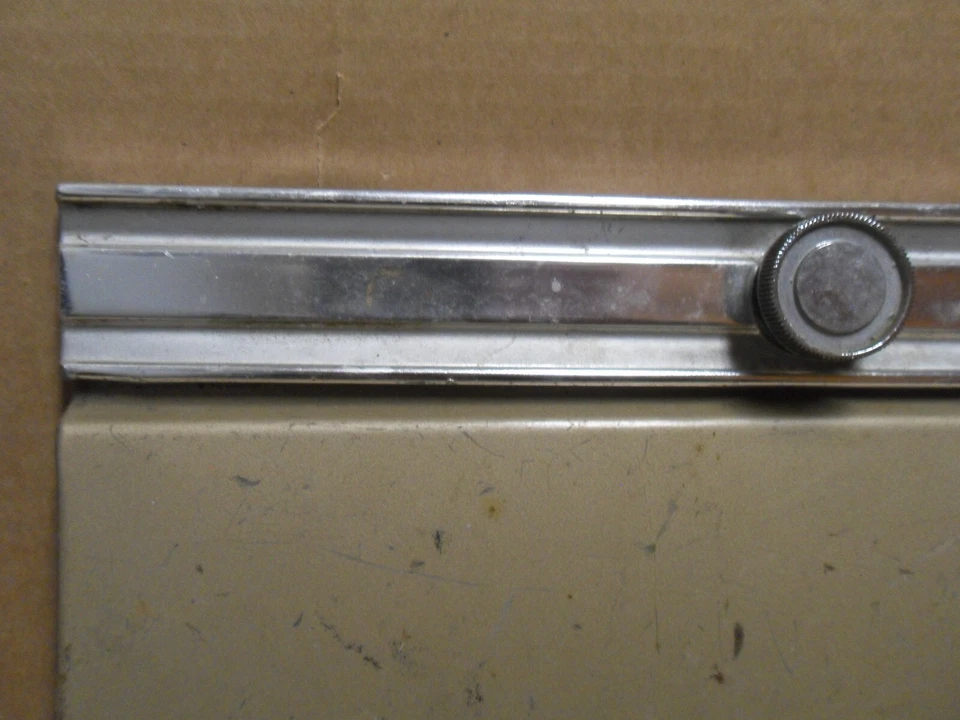 66 PLYMOUTH BARRACUDA VALIANT A 1965 CARROCERÍA MOPAR USADO OEM GUANTERA PUERTA Foto 2 de 4