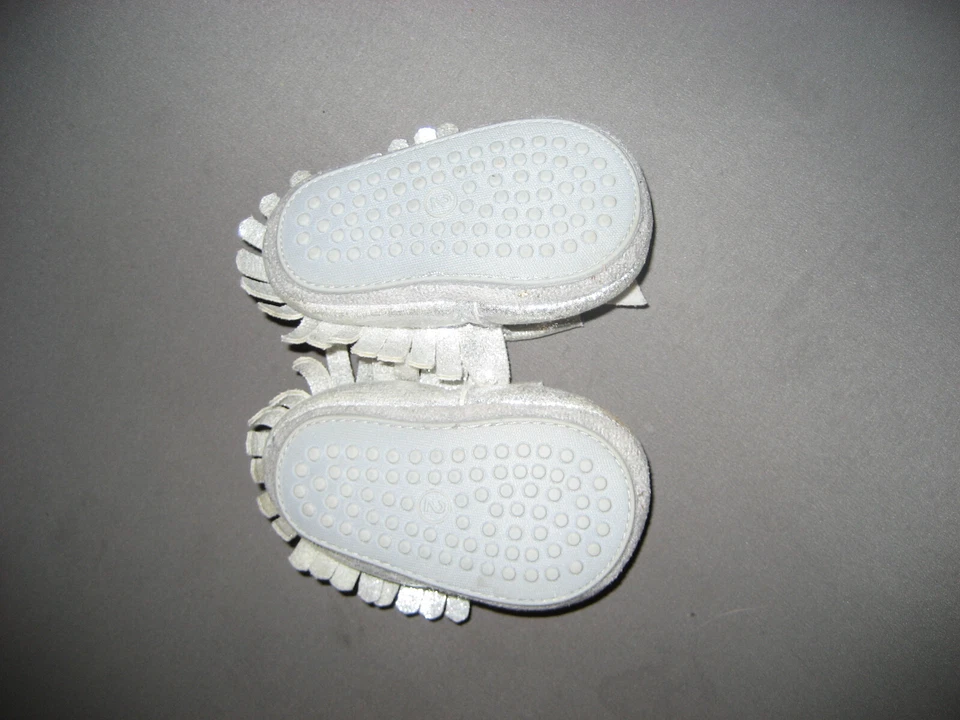 SG Calzado Talla 2 Mocasines Plateados Flecos Elásticos Bebé NUEVO Foto 3 de 4