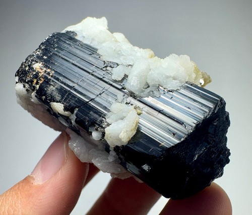 Enorme cristal Schorl terminado completo de 386 quilates con Albite @Skardu @Pakistán - Imagen 5 de 13