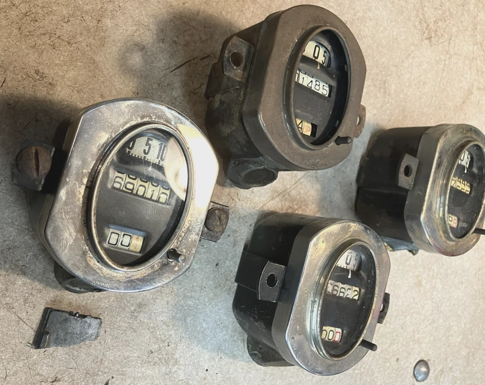 cuatro velocímetros Ford Modelo A Stewart Warner 1928 1929 1930 para piezas/reparación Foto 2 de 4