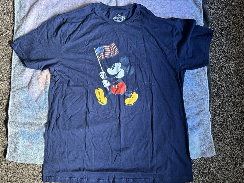 Disney Mens Mickey Mouse Carrying American Flag Graphic XL Shirt NWT 100% Cotton