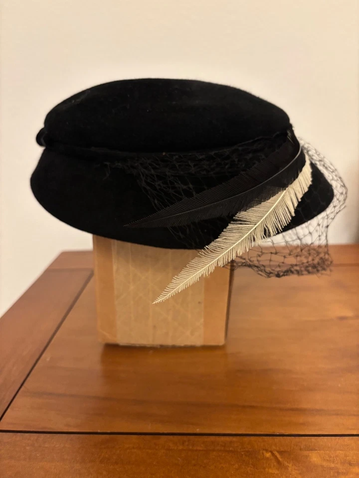 Sombrero de diseñador vintage años 50 Eva Mae Modes con red, negro Foto 3 de 3