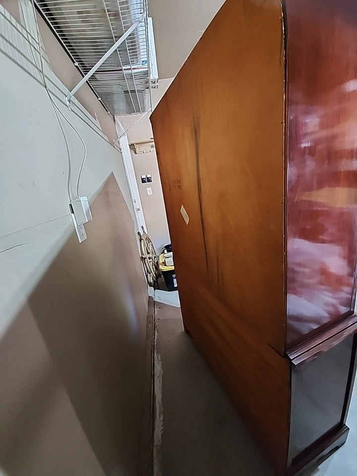 Duncan Phyfe 1940 Georgian-style Mahogany Traditional China Cabinet - Image 4 of 4