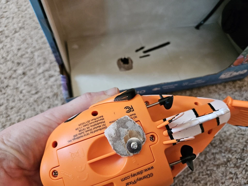 Pixar Finding Nemo Control Remoto Natación Nemo--Nuevo Foto 3 de 4