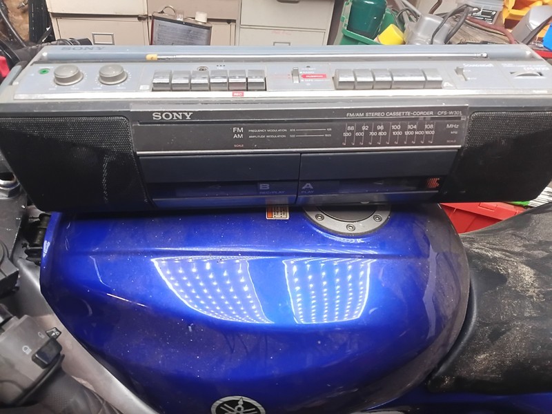 Sony CFS-W301 AM/FM Radio/Dual Cassette Boombox SoundRider Tested!