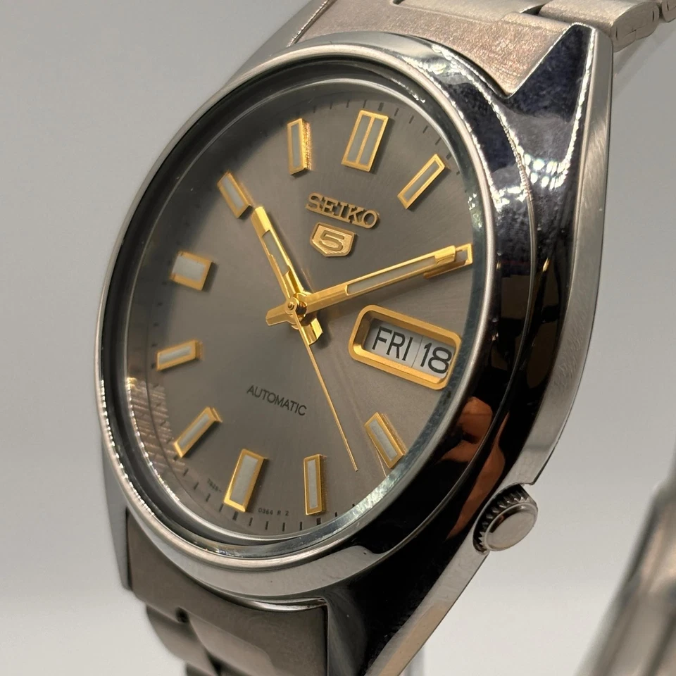 Orologio Uomo Seiko 5 Automatico Quadrante Argento Acciaio Argento SNXS75K1 - Immagine 3 di 4