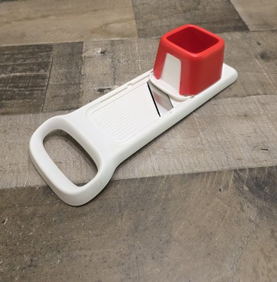 Tupperware MINI MANDO Slicer Mini Mandolin 