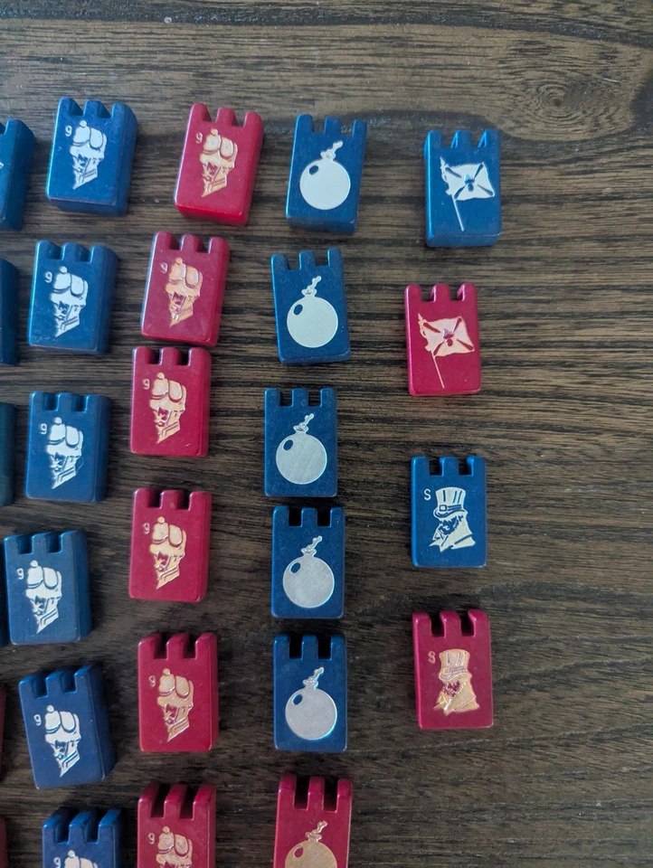 Juego de mesa Stratego 1961 de colección reemplazos madera 69 piezas - 35 azul y 34 rojo Foto 2 de 4