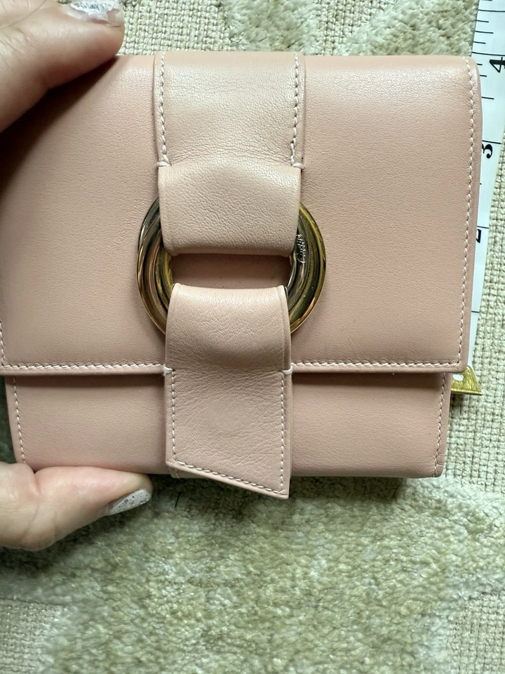 Cartera Cartier de cuero rosa con detalle de anillo Foto 4 de 4