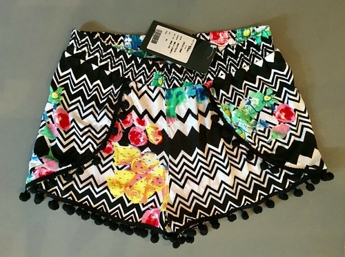 Flowers by Zoe NWT Girls Size XL Black/White Beaded Flowered Zig-Zag Shorts - Picture 2 of 2