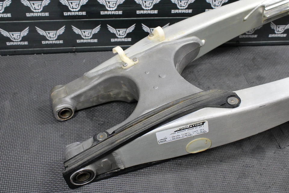 2006 YAMAHA YZ250F OEM SWINGARM SWING ARM SUSPENSION 1C3-22110-50-00 - Image 2 of 4