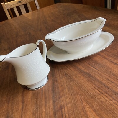Noritake Japan Elfenbein Bone China Sauciere und kleine Kanne 7192 Affection 