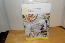 Wilton Simple Sucess Cookie Press with 12 Disc Never opened
