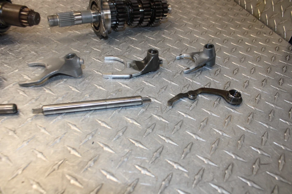 04 / 06 Yamaha R1 / YZF-R1 YZFR1 Transmission Drum Shifter Forks Trans Set OEM - Image 2 of 4