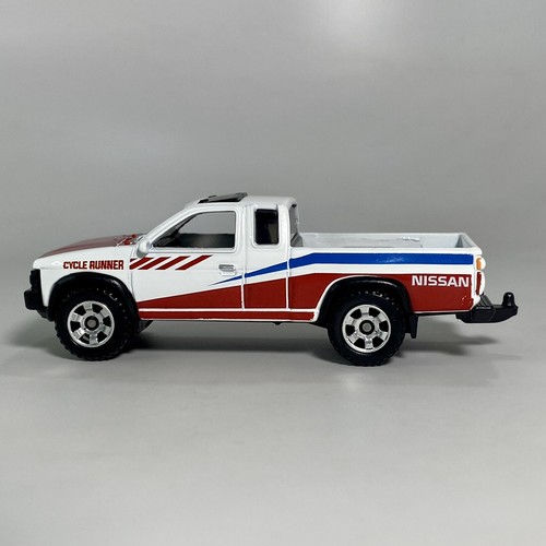 95 Nissan Hardbody (D21) White 1:64 Scale Diecast Diorama Model Pickup Truck #72 - Picture 8 of 10