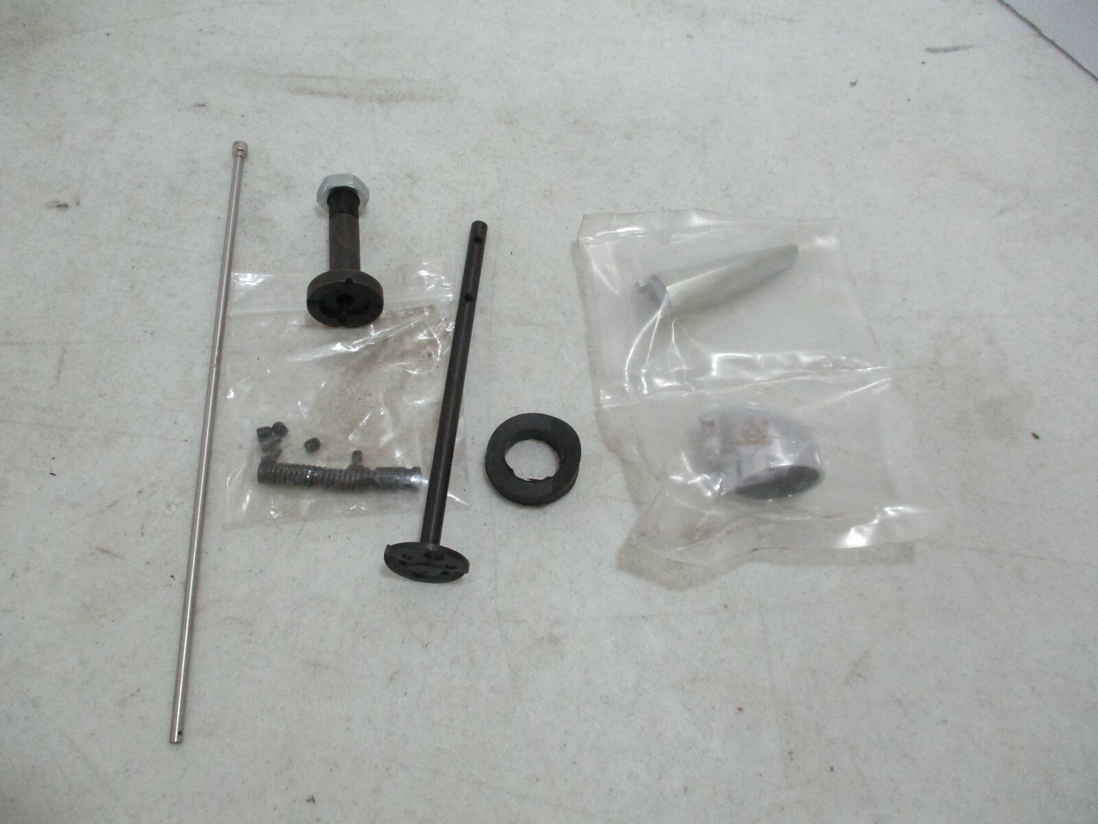 Antenna assembly  for Early Post War Rolls-Royce & Bentley (1946-59)