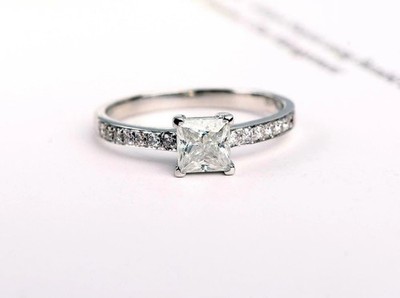 Lovely Engagement Ring 14k White Gold Plated 2Ct Princess Cut Simulated Diamond