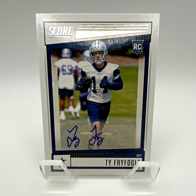 Panini 2022 Score Rookies Ty Fryfogle Dallas Cowboys RC Auto Signatures #396
