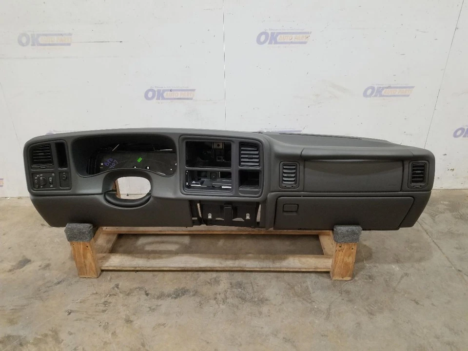 05 2005 CHEVY SILVERADO 1500 LS DASH PANEL GRAY WITH SRS, BEZEL, AND GLOVE BOX Foto 3 de 4