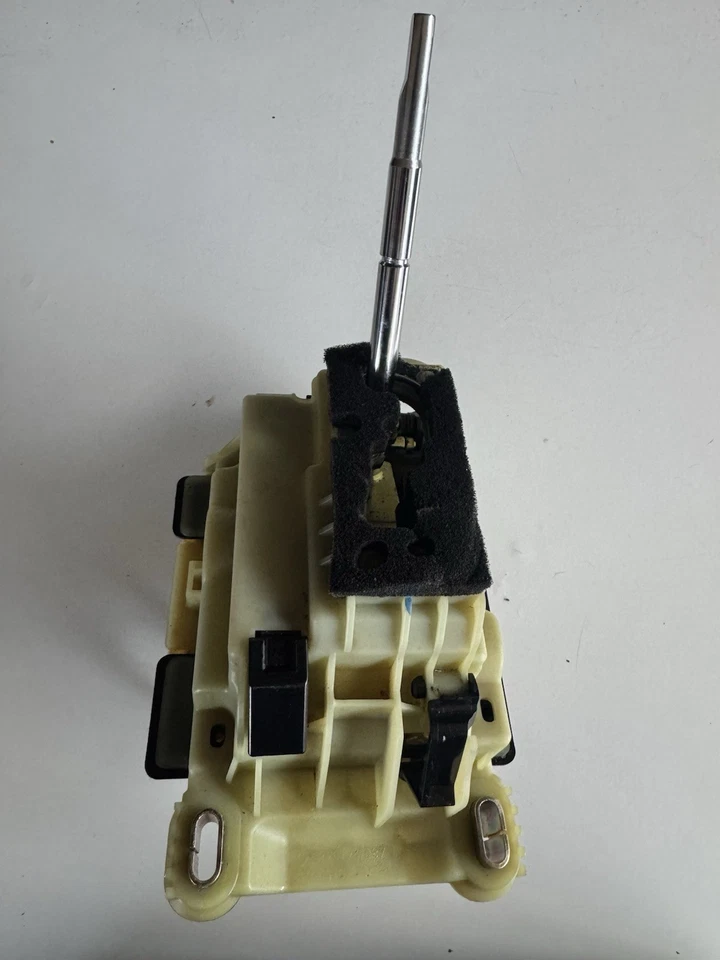 03-09 Mercedes W203 C230 C320 Floor Gear Shifter Selector Assembly A2032678724 - Image 4 of 4