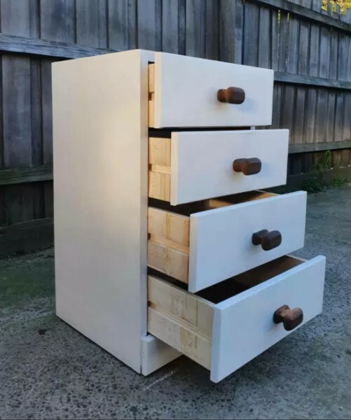 Chest of drawers/ Small tallboy D7.7 - In good condition for sale  Shipping to South Africa