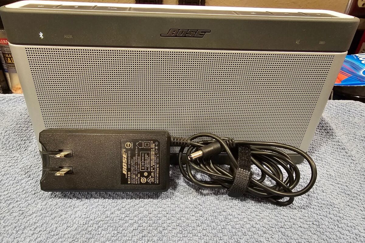 Bose Soundlink Bluetooth Speaker III 3 - Silver Model Bose Soundlink Bluetooth Speaker III 3 - Silver Model