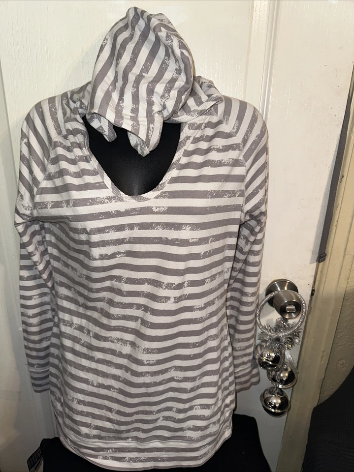 Sudadera con capucha Soybu para mujer manga larga tono gris medio a rayas Foto 2 de 4