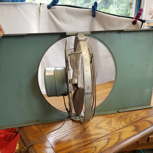 Polar Club "spinning"- reversible WINDOW electric FAN - Picture 3 of 12